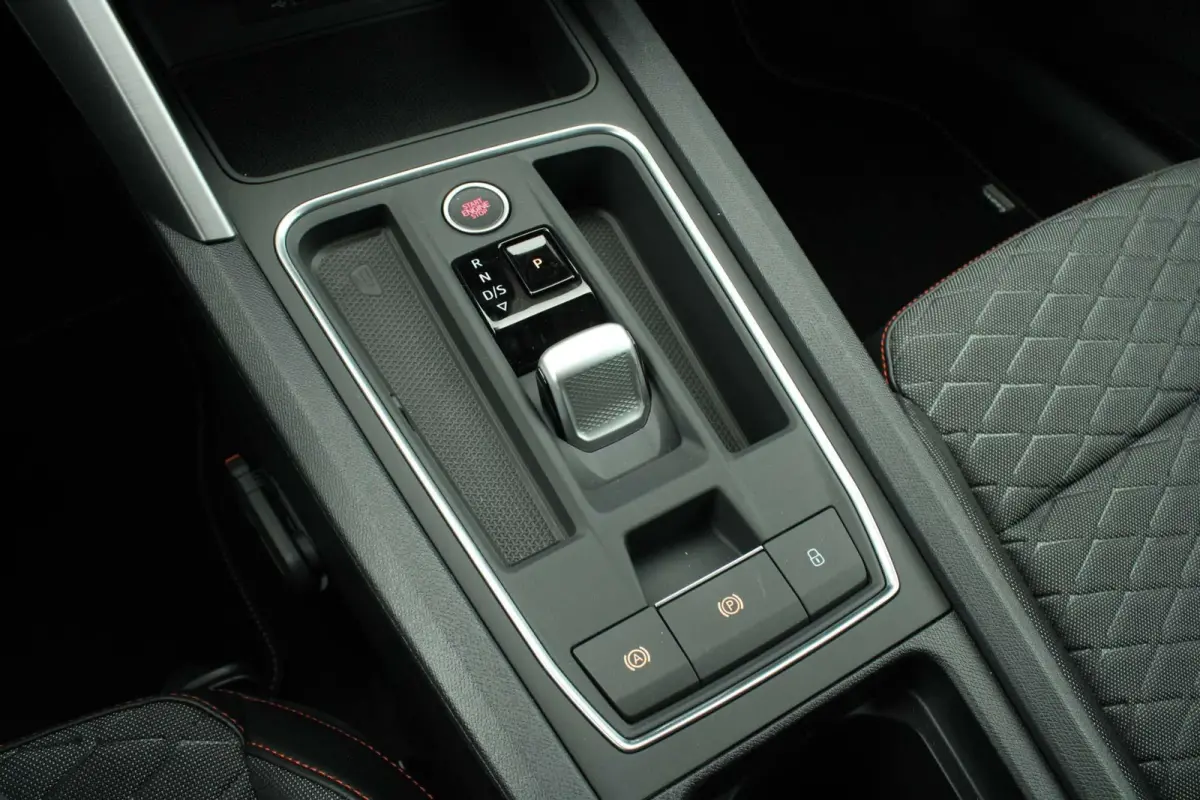 1.5 TSI e-Hybrid 204pk FR Business |Verlaagd | Black Pack | 18' velgen | Navigatie | Adaptief Cruise Control