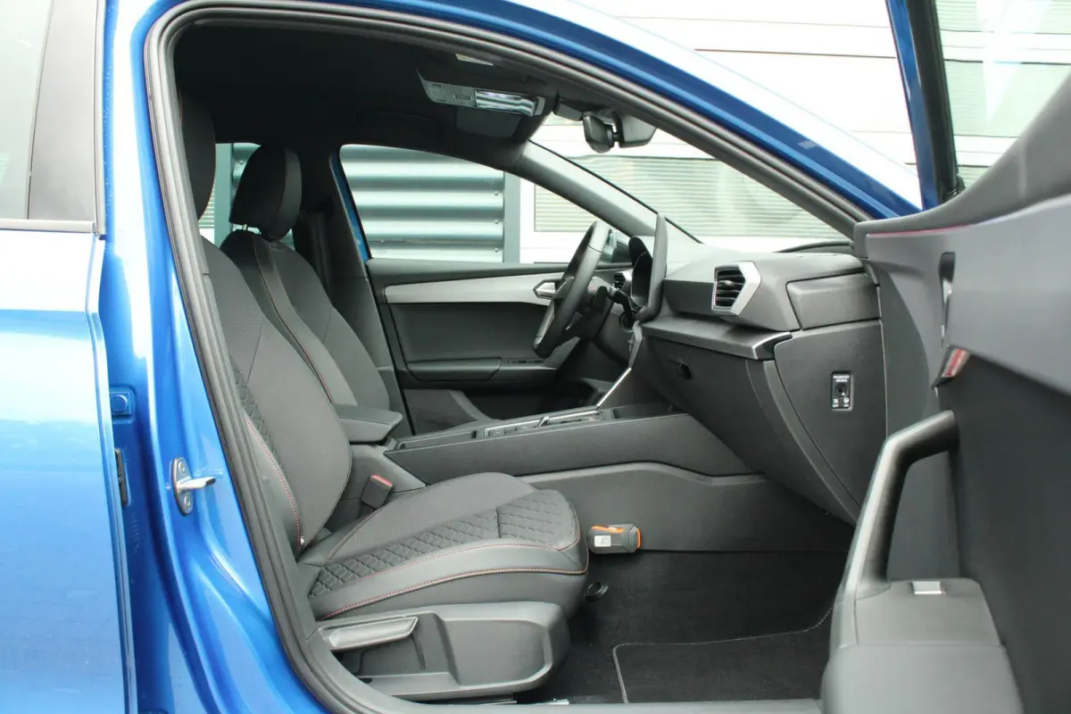 1.5 TSI e-Hybrid 204pk FR Business |Verlaagd | Black Pack | 18' velgen | Navigatie | Adaptief Cruise Control