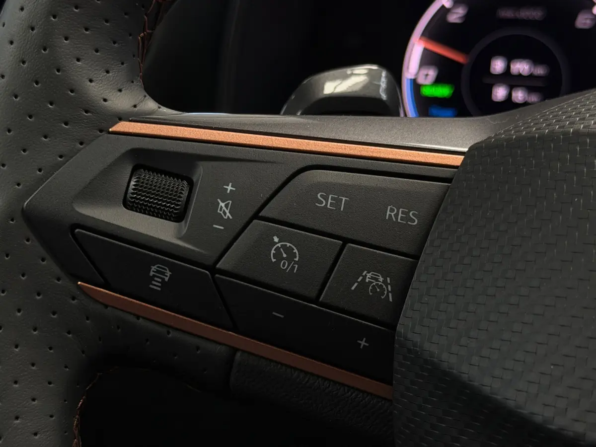 1.4 e-Hybrid VZ 245pk Performance CarPlay 360 Camera