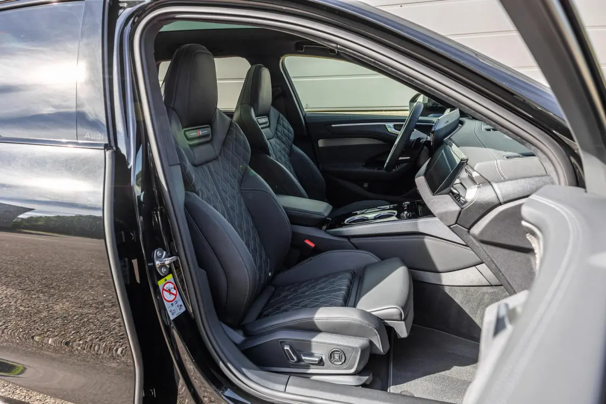 55 TFSI-e 367pk Quattro S edition Competition | Panoramadak met Smartglass | Luchtvering | Sportstoel Plus incl. Massage / Ventilatie  | Vierwielbesturing | Head-up | Keyless