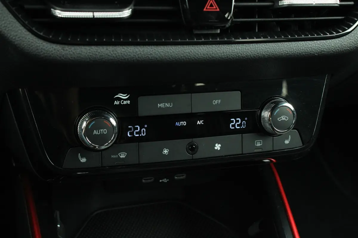 1.0 TSI 115pk DSG Monte Carlo | Cruise Control Adaptief | Stoelverwarming | Camera | Apple CarPlay / Android Auto | Climate Control