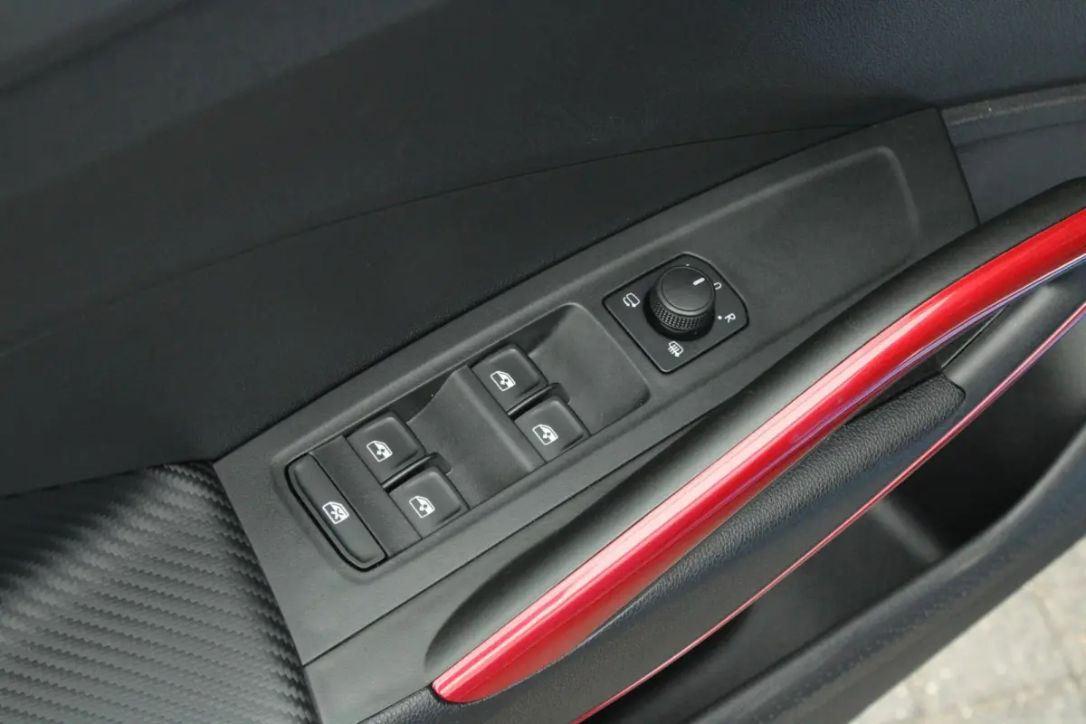 1.0 TSI 115pk DSG Monte Carlo | Cruise Control Adaptief | Stoelverwarming | Camera | Apple CarPlay / Android Auto | Climate Control
