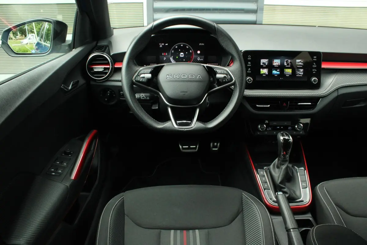 1.0 TSI 115pk DSG Monte Carlo | Cruise Control Adaptief | Stoelverwarming | Camera | Apple CarPlay / Android Auto | Climate Control