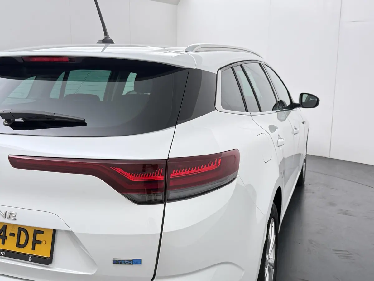 Plug-In Hybrid 160 Zen | Trekhaak | Stoel- & Stuurverw. |