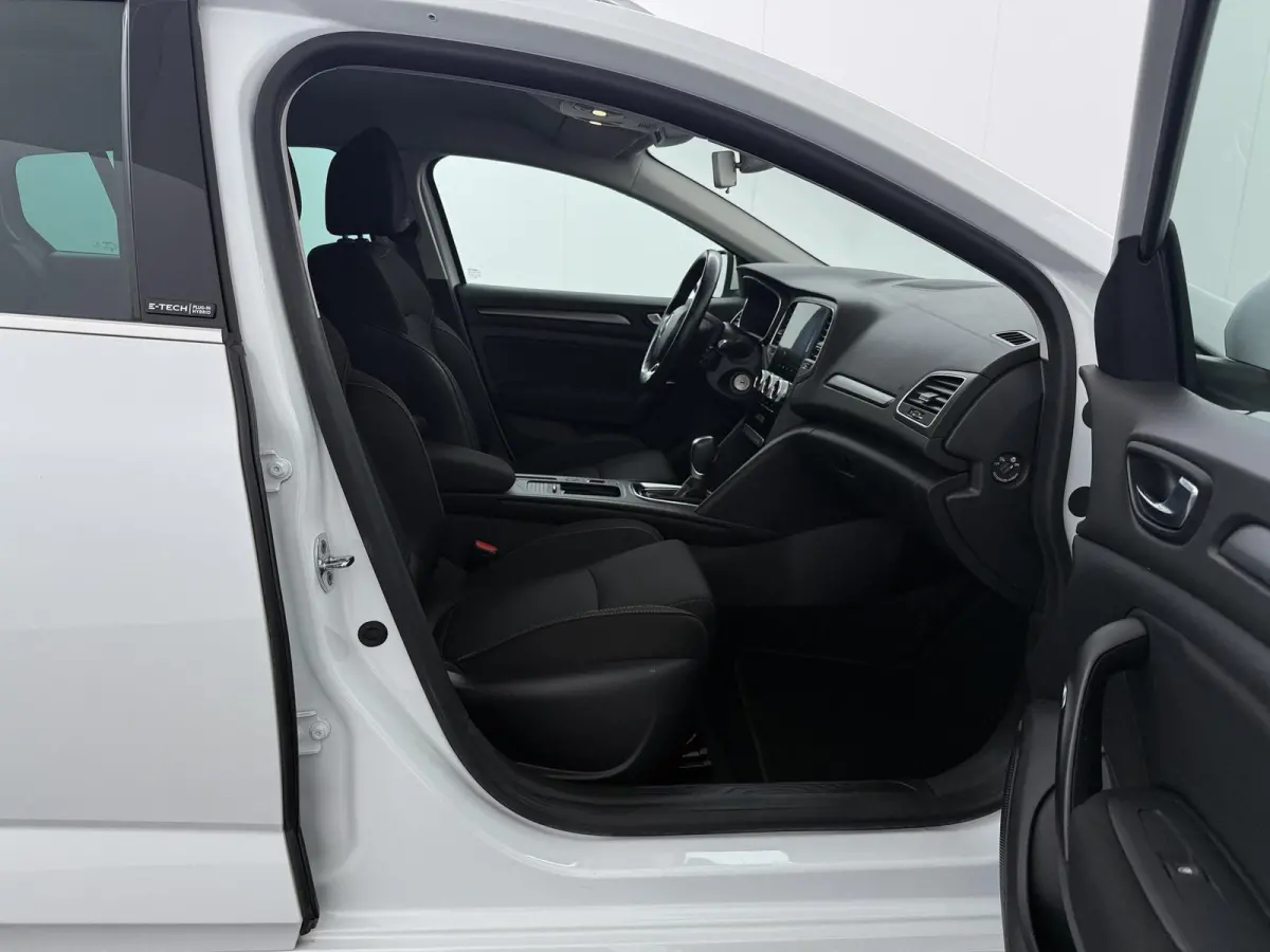 Plug-In Hybrid 160 Zen | Trekhaak | Stoel- & Stuurverw. |