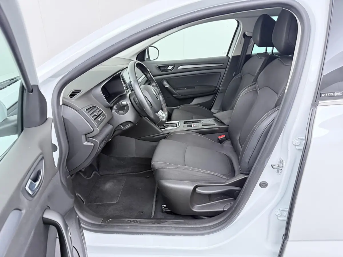 Plug-In Hybrid 160 Zen | Trekhaak | Stoel- & Stuurverw. |