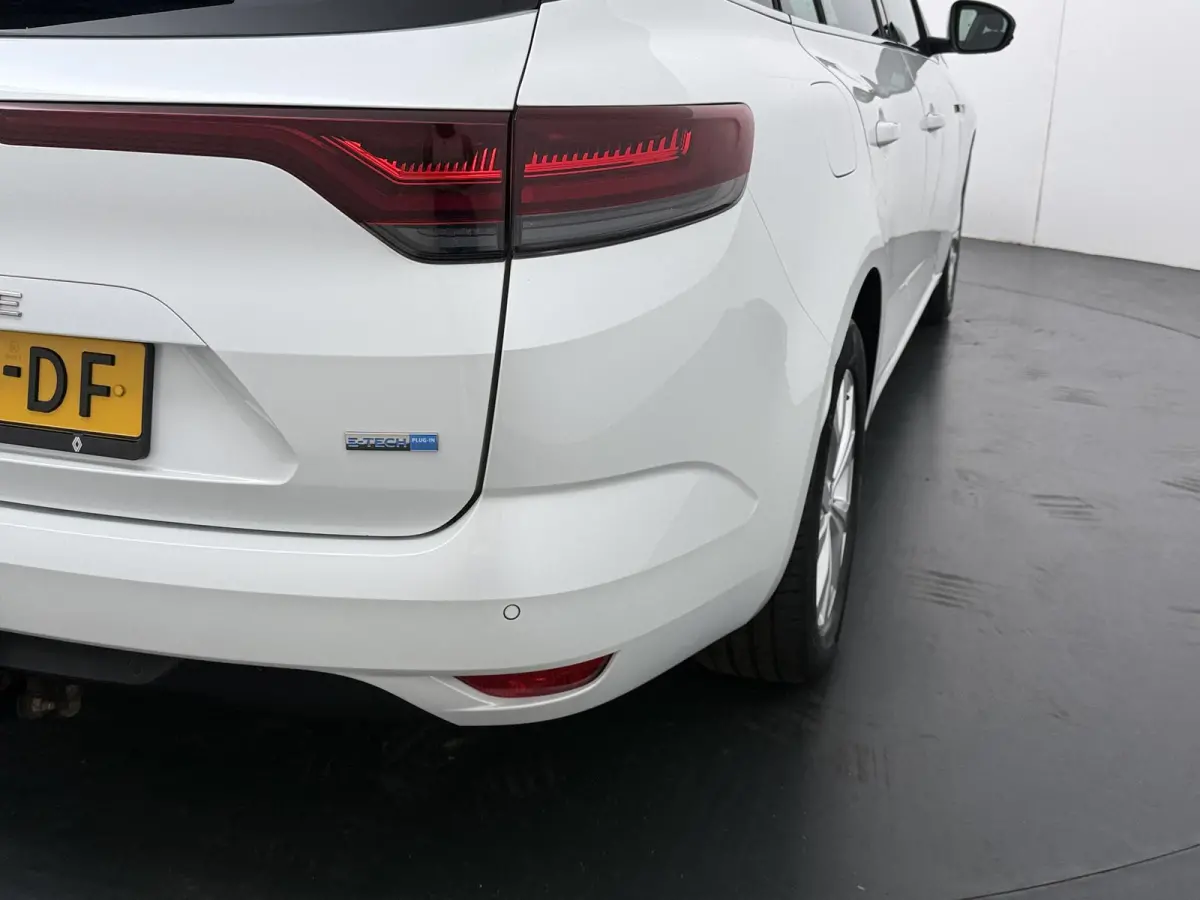 Plug-In Hybrid 160 Zen | Trekhaak | Stoel- & Stuurverw. |