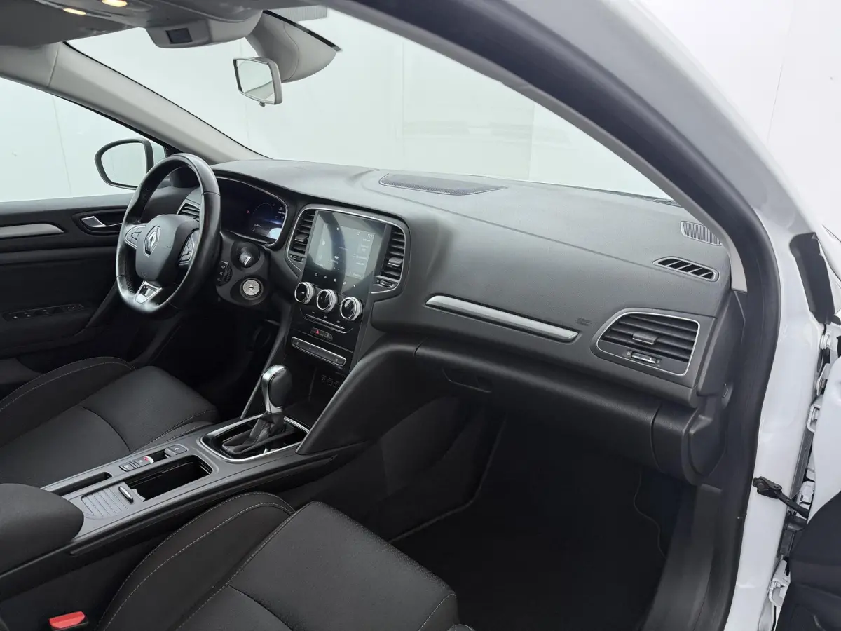 Plug-In Hybrid 160 Zen | Trekhaak | Stoel- & Stuurverw. |