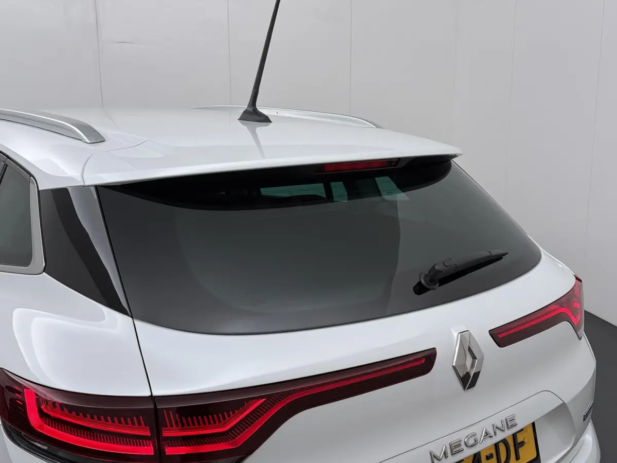 Plug-In Hybrid 160 Zen | Trekhaak | Stoel- & Stuurverw. |