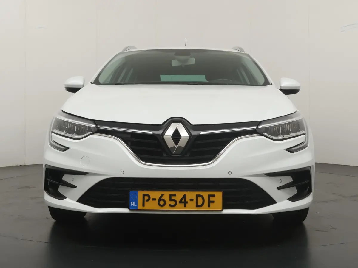Plug-In Hybrid 160 Zen | Trekhaak | Stoel- & Stuurverw. |