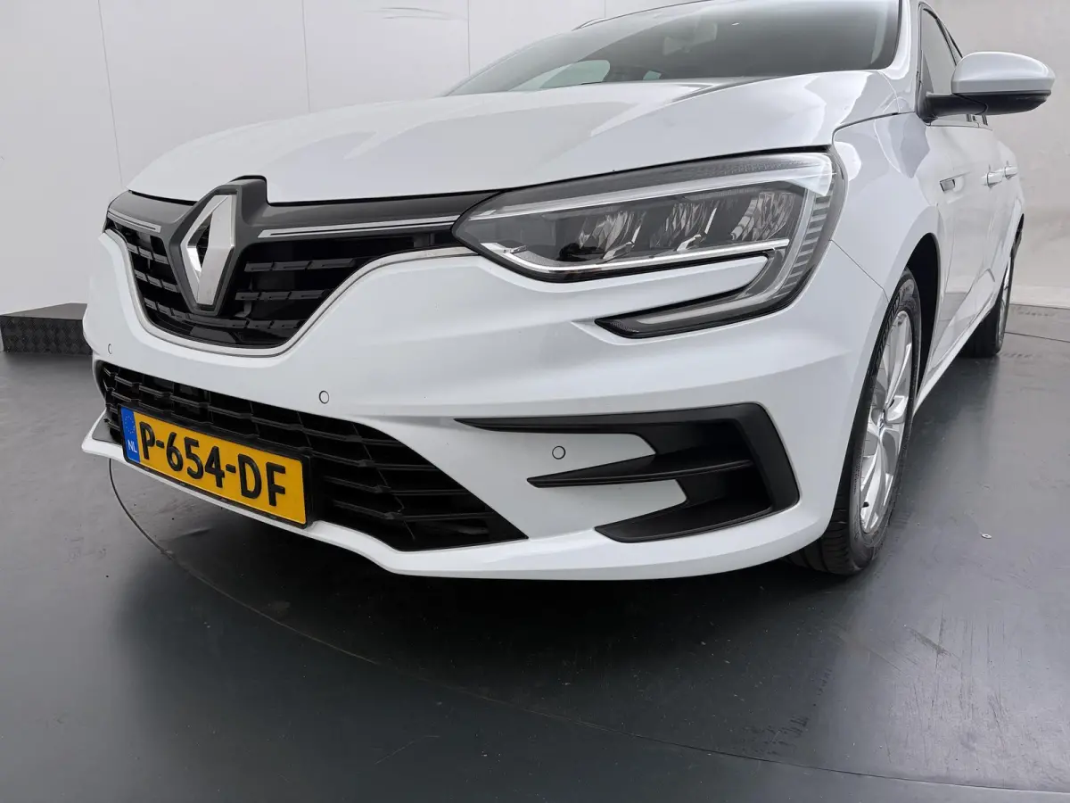 Plug-In Hybrid 160 Zen | Trekhaak | Stoel- & Stuurverw. |