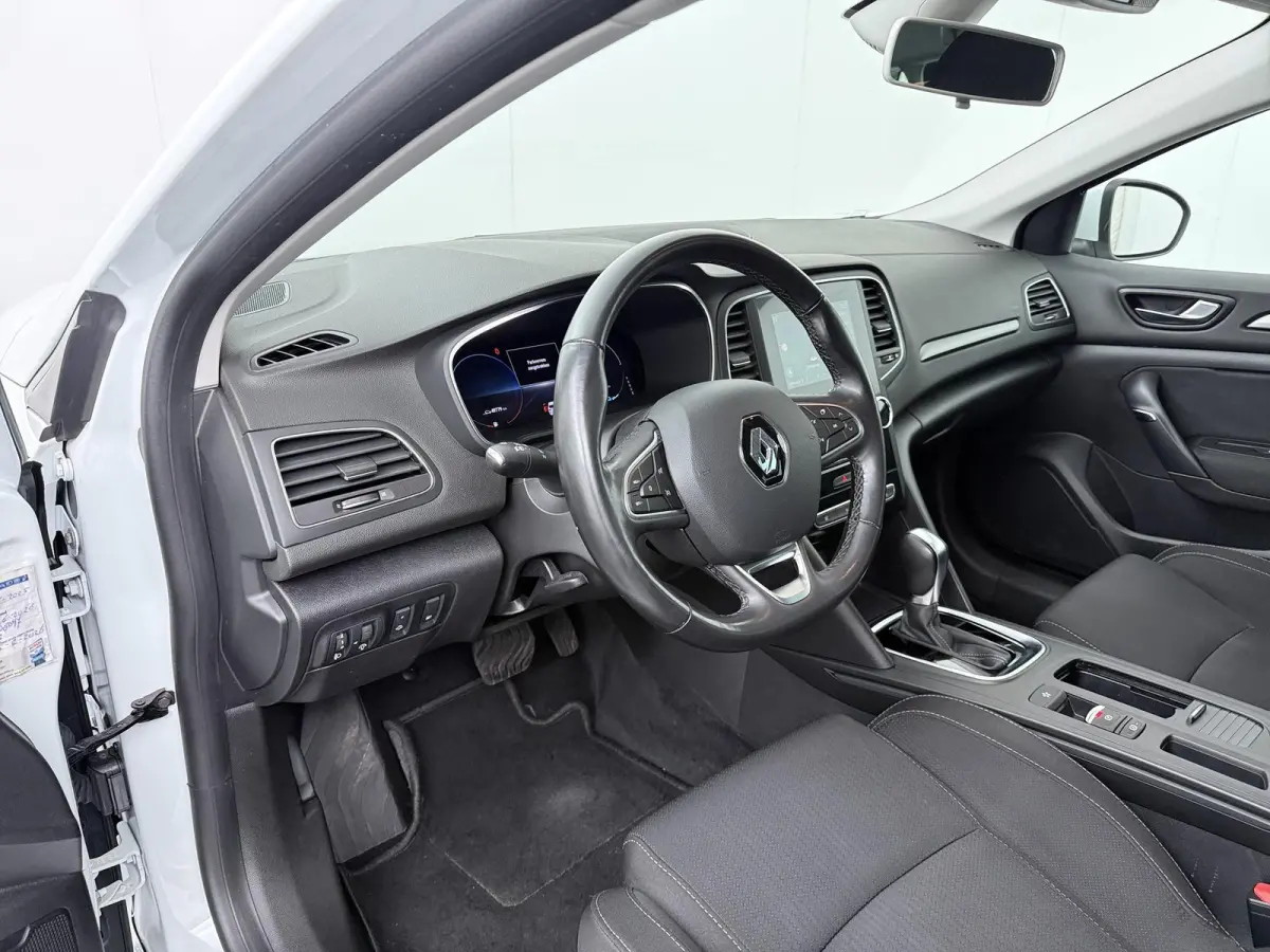 Plug-In Hybrid 160 Zen | Trekhaak | Stoel- & Stuurverw. |