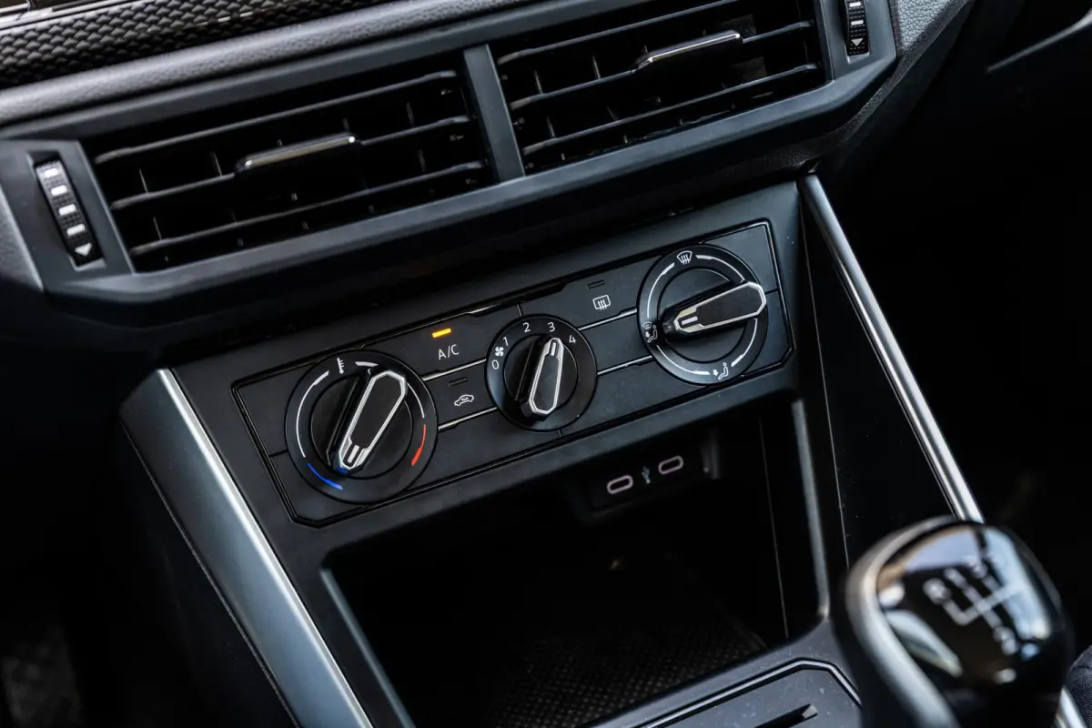 1.0 TSI 95pk Life | Achteruitrijcamera | Airconditioning | App connect