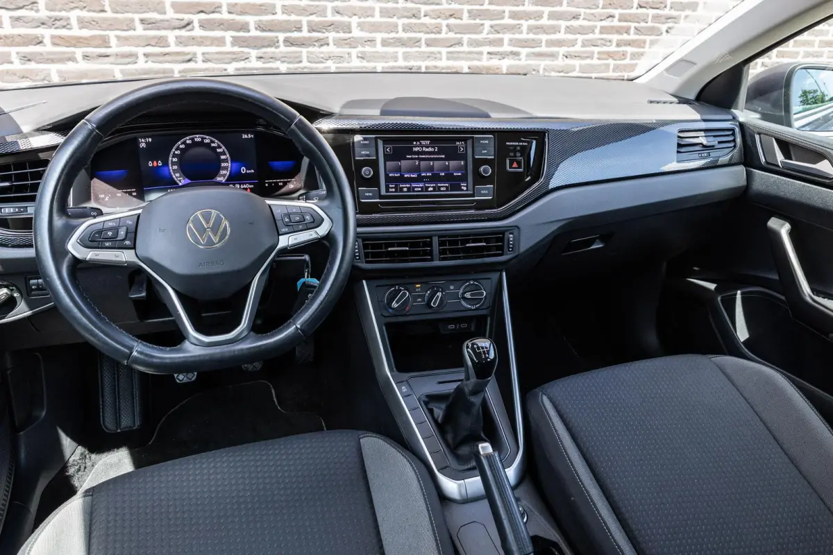 1.0 TSI 95pk Life | Achteruitrijcamera | Airconditioning | App connect
