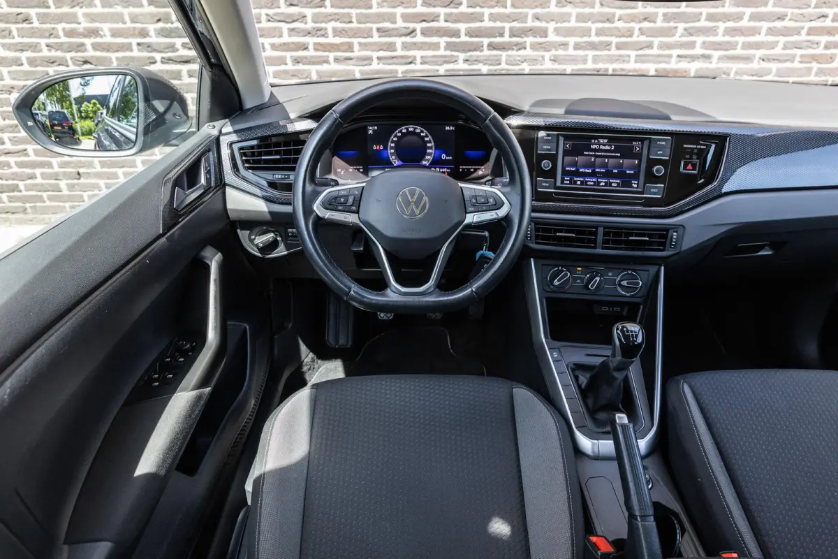 1.0 TSI 95pk Life | Achteruitrijcamera | Airconditioning | App connect