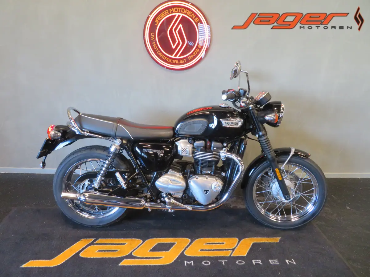 Triumph Bonneville T100 2018 Benzine Onbekend leasen