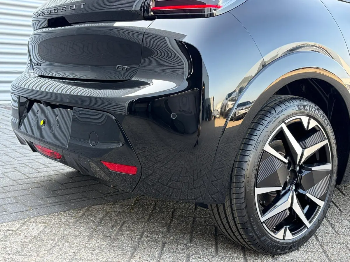 GT | Elektrische parkeerrem | Elektrische parkeerrem | Extra getinte achterste zijruiten en achterruit