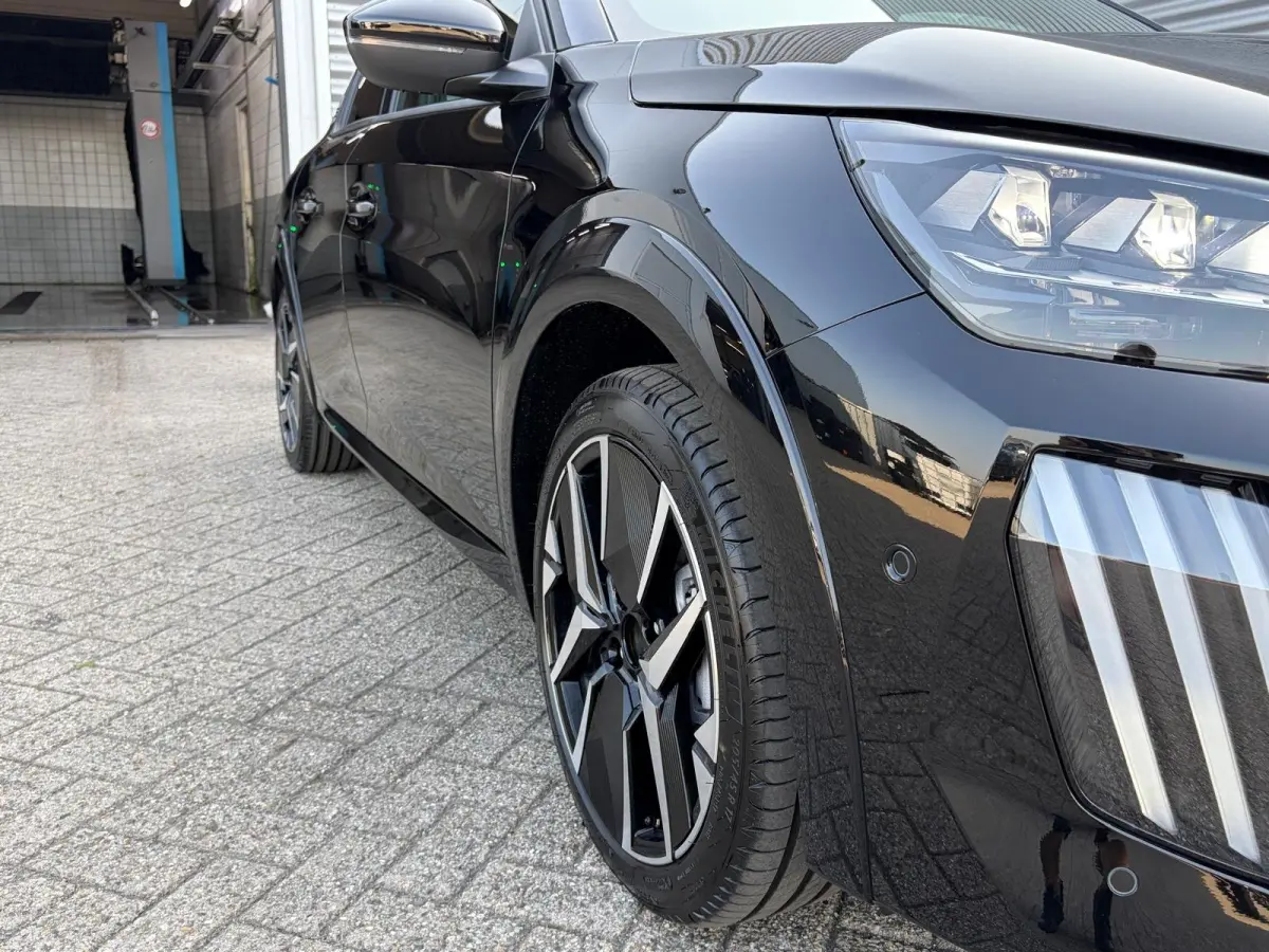 GT | Elektrische parkeerrem | Elektrische parkeerrem | Extra getinte achterste zijruiten en achterruit