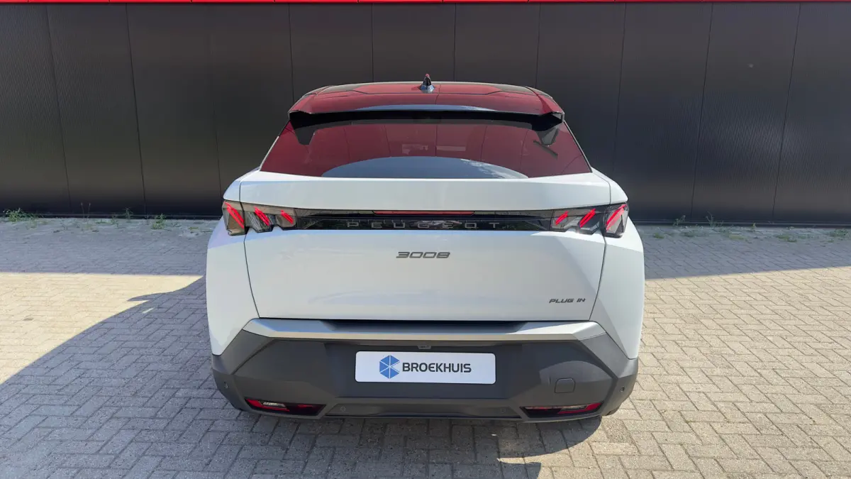 GT | Adaptieve cruise control met Stop&Go functie | Elektrische parkeerrem | Extra getinte achterste zijruiten en achterruit