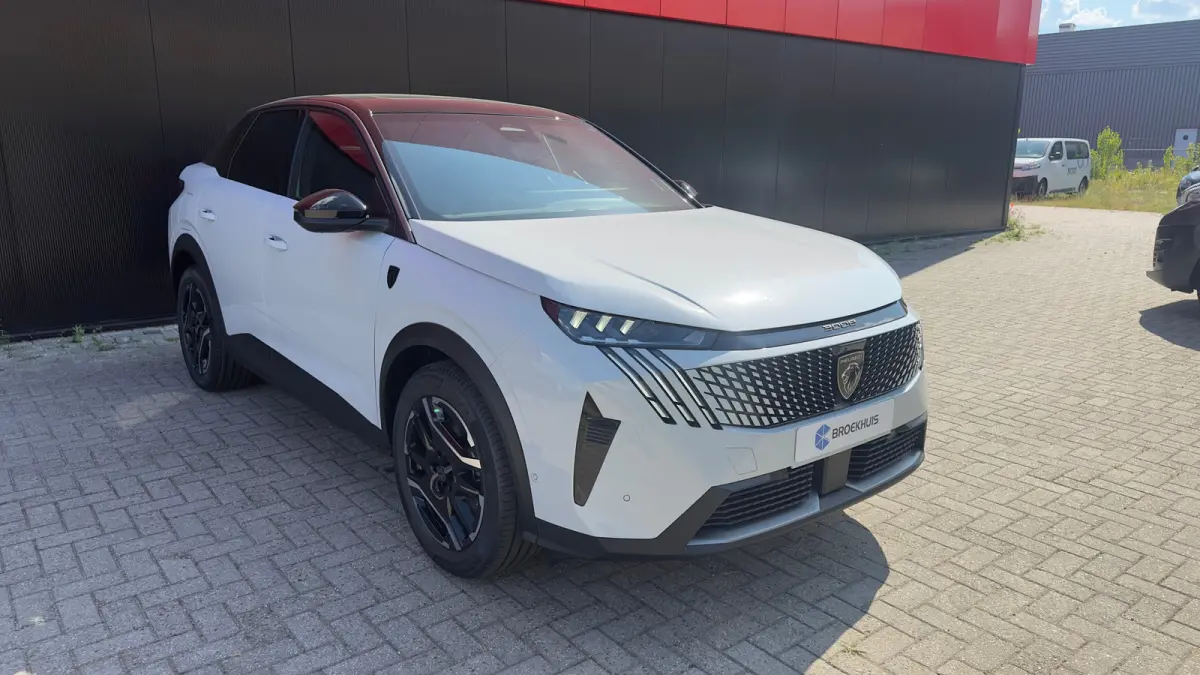 GT | Adaptieve cruise control met Stop&Go functie | Elektrische parkeerrem | Extra getinte achterste zijruiten en achterruit