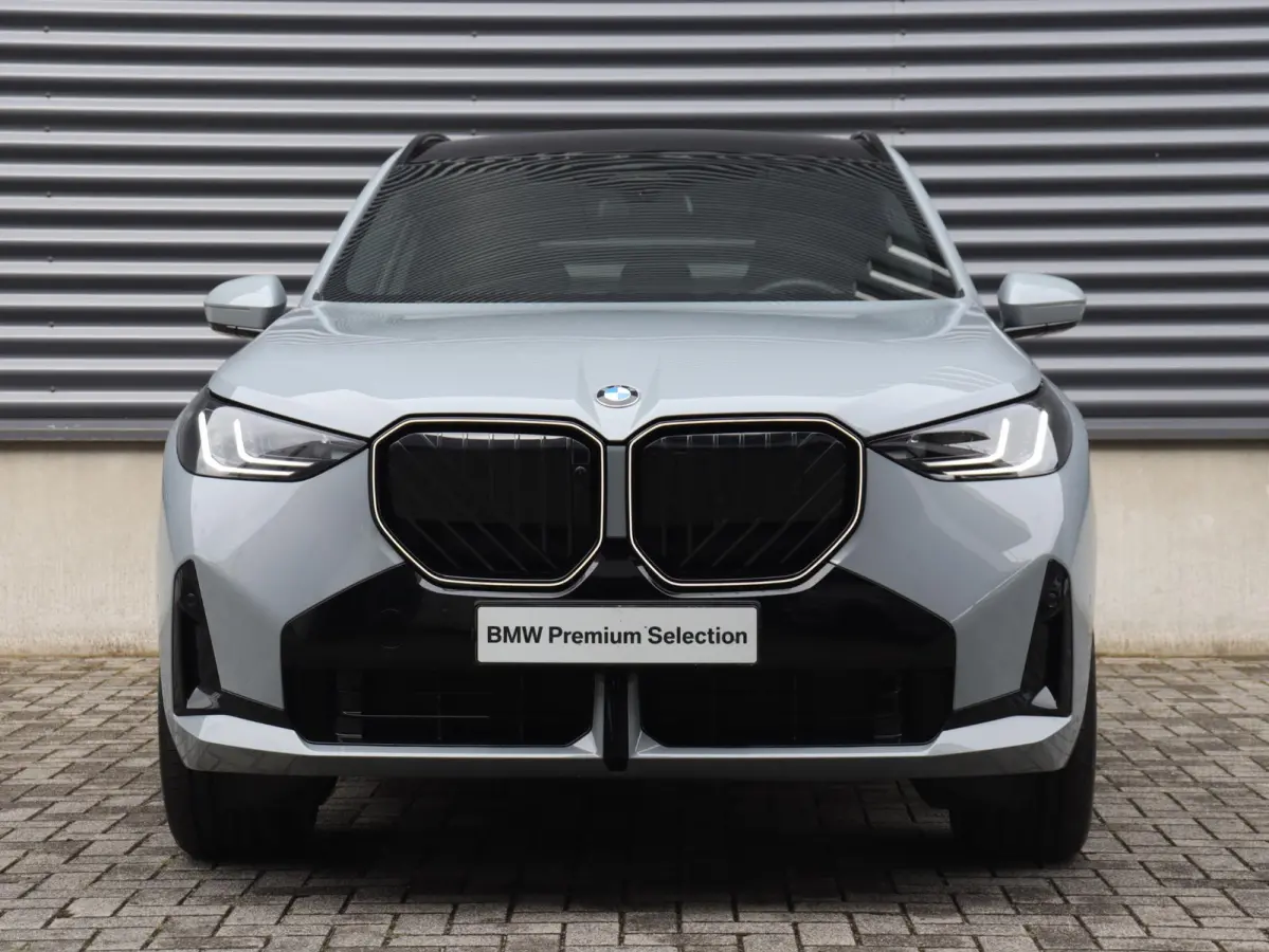 30e xDrive | M Sportpakket Pro | Panodak | Trekhaak | Head-Up | Driving Assistant Prof. | Stoelventilatie | Harman Kardon | Comfort Access | Parking Assistant Plus | SOH 100% | 21'' LMV