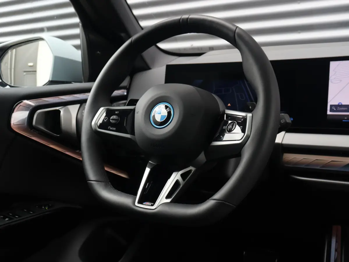 30e xDrive | M Sportpakket Pro | Panodak | Trekhaak | Head-Up | Driving Assistant Prof. | Stoelventilatie | Harman Kardon | Comfort Access | Parking Assistant Plus | SOH 100% | 21'' LMV