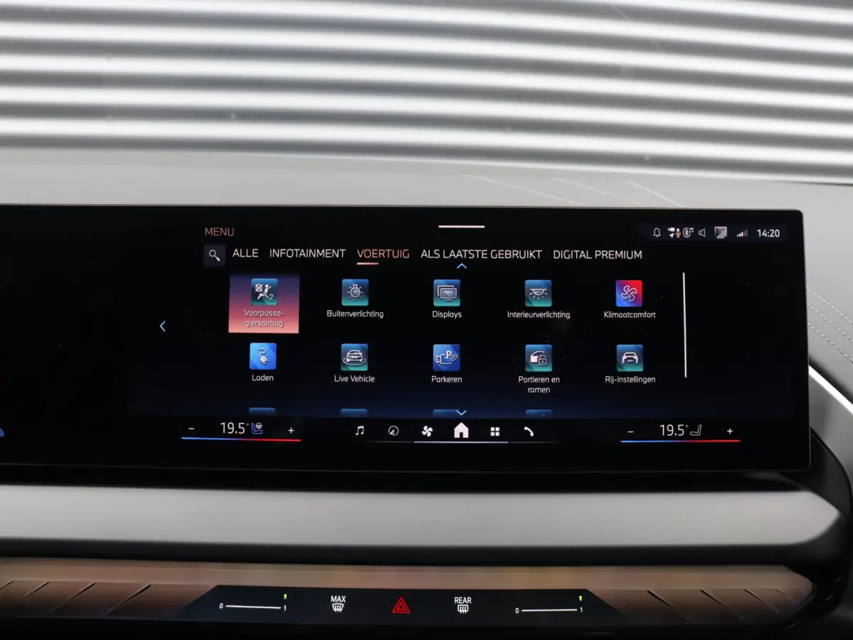 30e xDrive | M Sportpakket Pro | Panodak | Trekhaak | Head-Up | Driving Assistant Prof. | Stoelventilatie | Harman Kardon | Comfort Access | Parking Assistant Plus | SOH 100% | 21'' LMV
