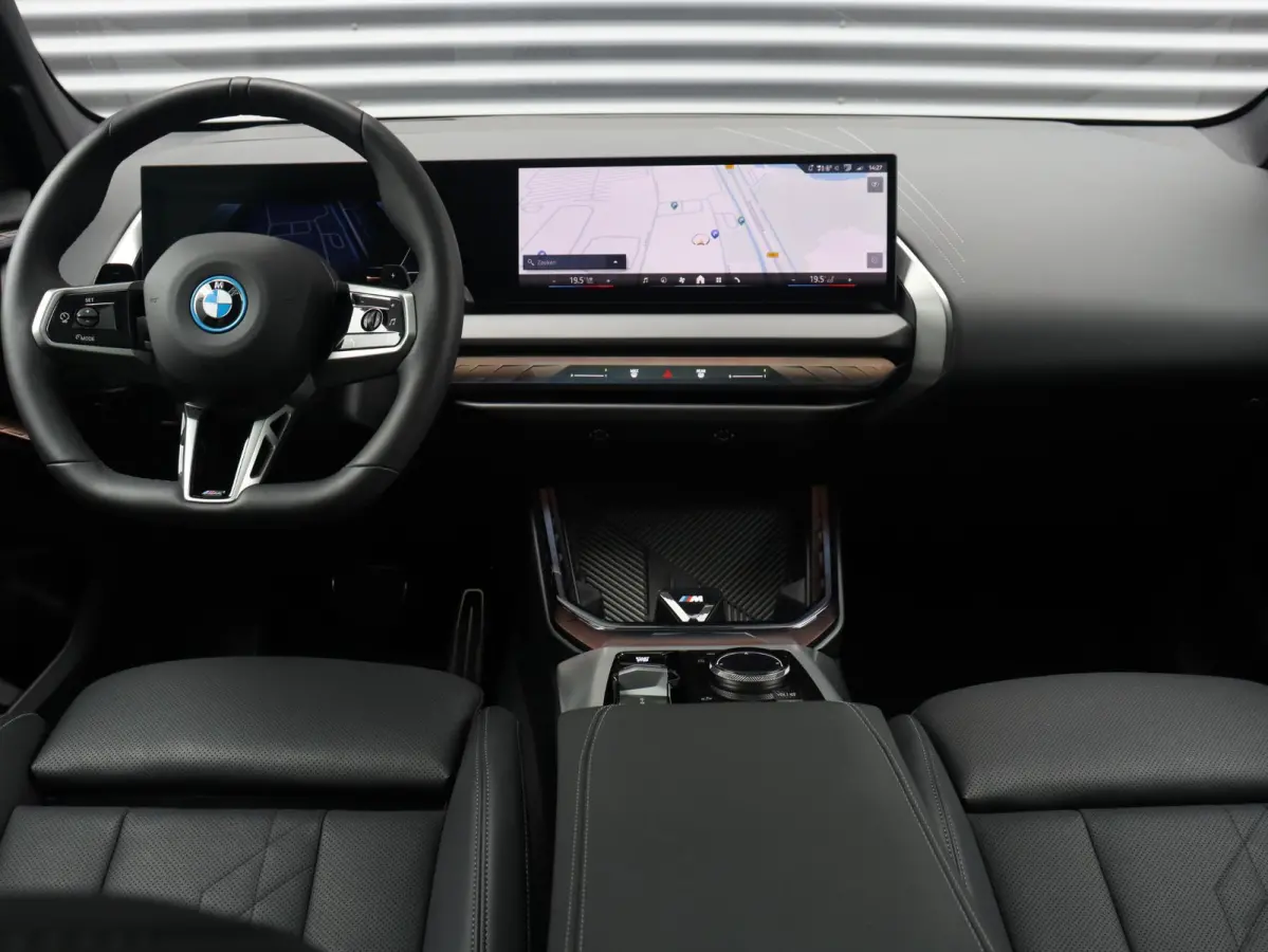 30e xDrive | M Sportpakket Pro | Panodak | Trekhaak | Head-Up | Driving Assistant Prof. | Stoelventilatie | Harman Kardon | Comfort Access | Parking Assistant Plus | SOH 100% | 21'' LMV