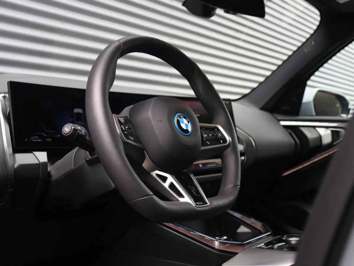 30e xDrive | M Sportpakket Pro | Panodak | Trekhaak | Head-Up | Driving Assistant Prof. | Stoelventilatie | Harman Kardon | Comfort Access | Parking Assistant Plus | SOH 100% | 21'' LMV