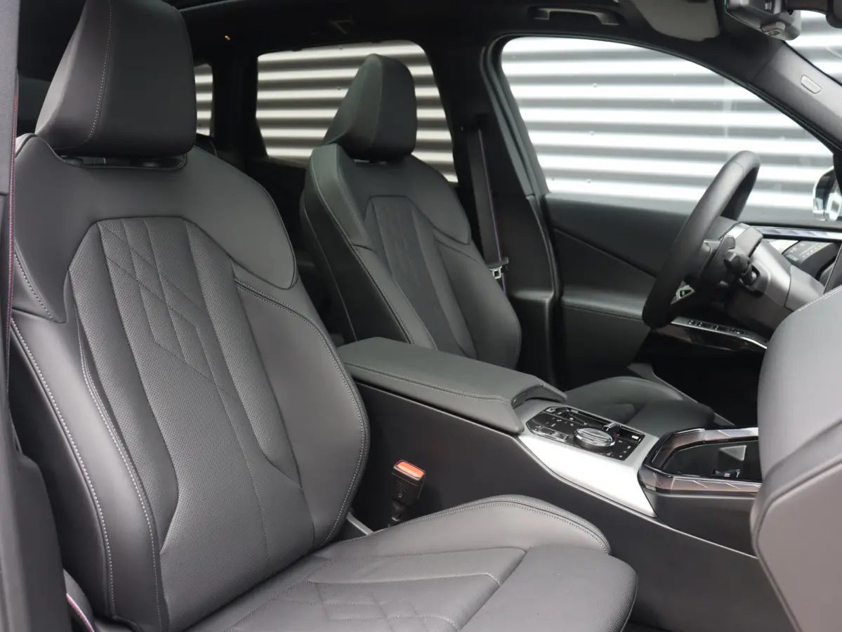 30e xDrive | M Sportpakket Pro | Panodak | Trekhaak | Head-Up | Driving Assistant Prof. | Stoelventilatie | Harman Kardon | Comfort Access | Parking Assistant Plus | SOH 100% | 21'' LMV
