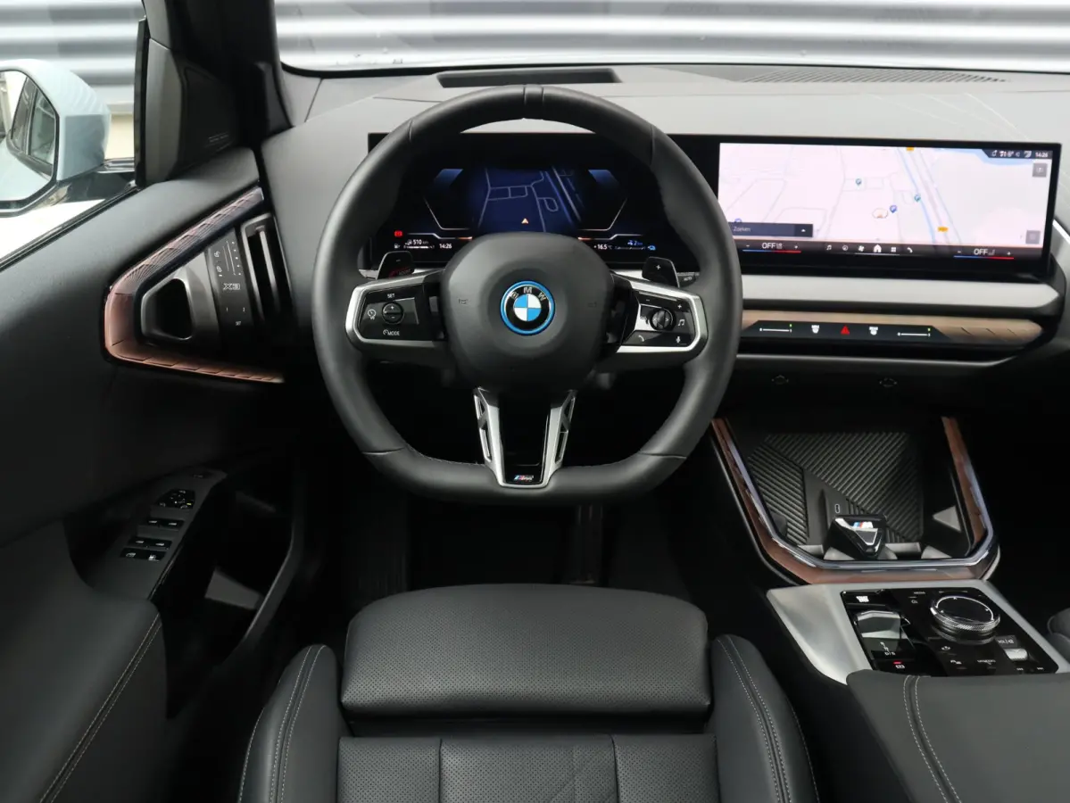 30e xDrive | M Sportpakket Pro | Panodak | Trekhaak | Head-Up | Driving Assistant Prof. | Stoelventilatie | Harman Kardon | Comfort Access | Parking Assistant Plus | SOH 100% | 21'' LMV