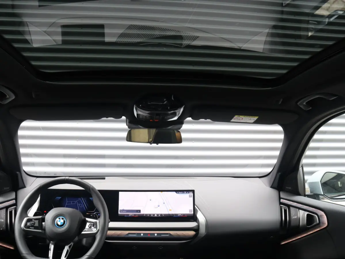 30e xDrive | M Sportpakket Pro | Panodak | Trekhaak | Head-Up | Driving Assistant Prof. | Stoelventilatie | Harman Kardon | Comfort Access | Parking Assistant Plus | SOH 100% | 21'' LMV