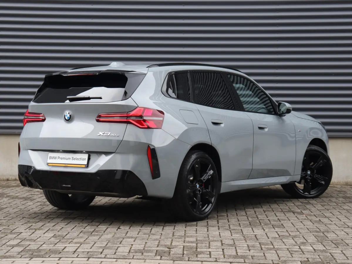 30e xDrive | M Sportpakket Pro | Panodak | Trekhaak | Head-Up | Driving Assistant Prof. | Stoelventilatie | Harman Kardon | Comfort Access | Parking Assistant Plus | SOH 100% | 21'' LMV