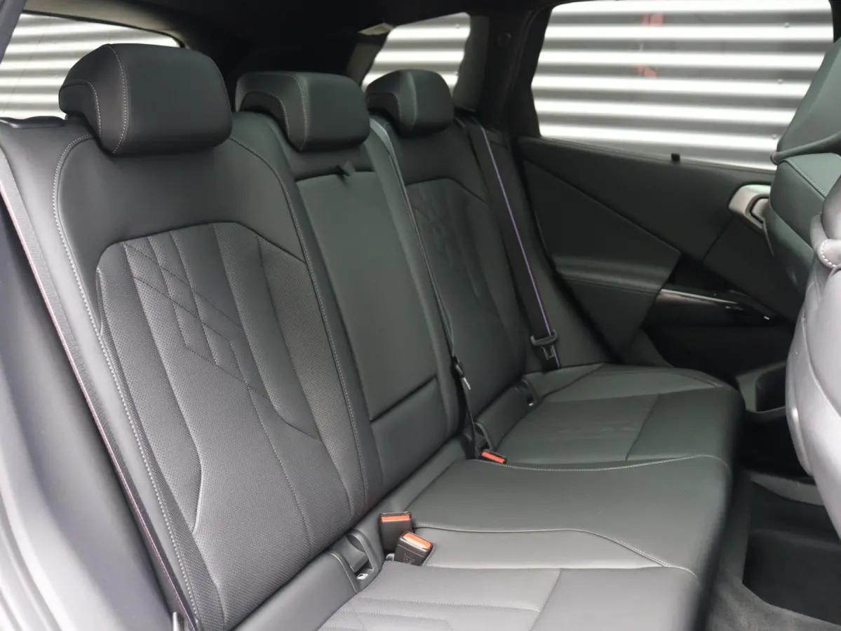 30e xDrive | M Sportpakket Pro | Panodak | Trekhaak | Head-Up | Driving Assistant Prof. | Stoelventilatie | Harman Kardon | Comfort Access | Parking Assistant Plus | SOH 100% | 21'' LMV