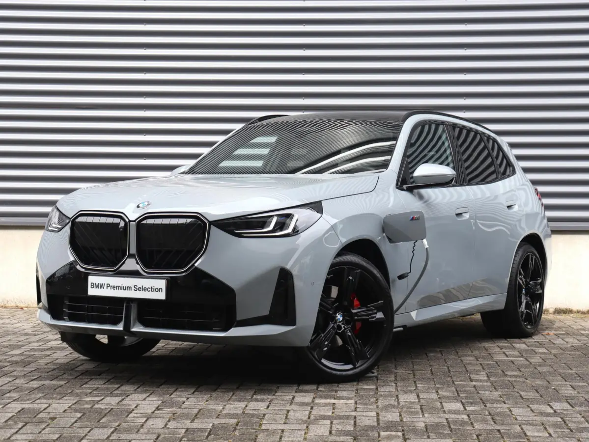 30e xDrive | M Sportpakket Pro | Panodak | Trekhaak | Head-Up | Driving Assistant Prof. | Stoelventilatie | Harman Kardon | Comfort Access | Parking Assistant Plus | SOH 100% | 21'' LMV