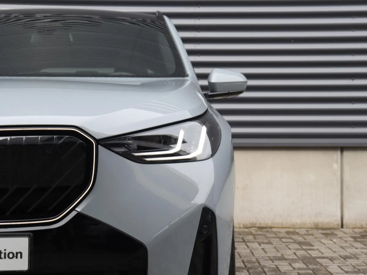 30e xDrive | M Sportpakket Pro | Panodak | Trekhaak | Head-Up | Driving Assistant Prof. | Stoelventilatie | Harman Kardon | Comfort Access | Parking Assistant Plus | SOH 100% | 21'' LMV