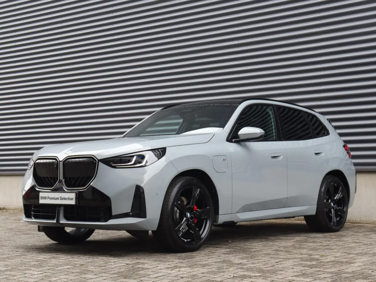 30e xDrive | M Sportpakket Pro | Panodak | Trekhaak | Head-Up | Driving Assistant Prof. | Stoelventilatie | Harman Kardon | Comfort Access | Parking Assistant Plus | SOH 100% | 21'' LMV