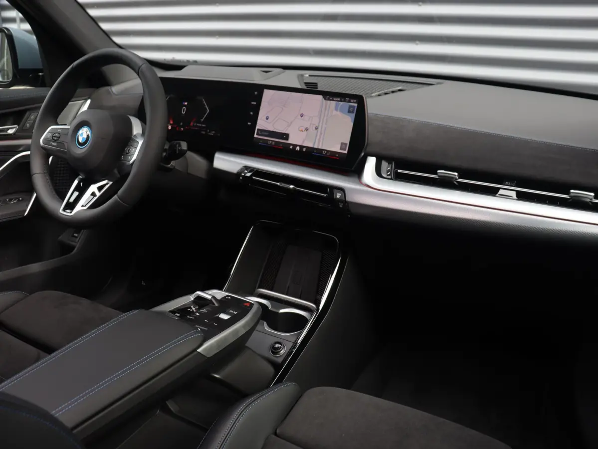 xDrive25e | M Sportpakket Pro | Panodak | Trekhaak | Head-Up | Driving Assistant Plus | Harman Kardon | Elektr. Stoelen | Parking Assistant Plus | Stuurwiel Verwamd | SOH 100% | 19'' LMV