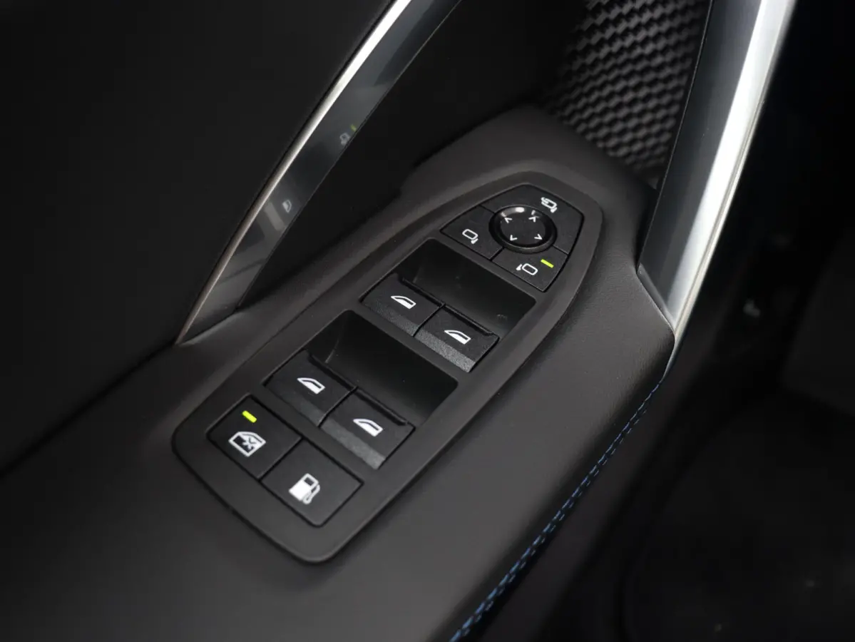 xDrive25e | M Sportpakket Pro | Panodak | Trekhaak | Head-Up | Driving Assistant Plus | Harman Kardon | Elektr. Stoelen | Parking Assistant Plus | Stuurwiel Verwamd | SOH 100% | 19'' LMV