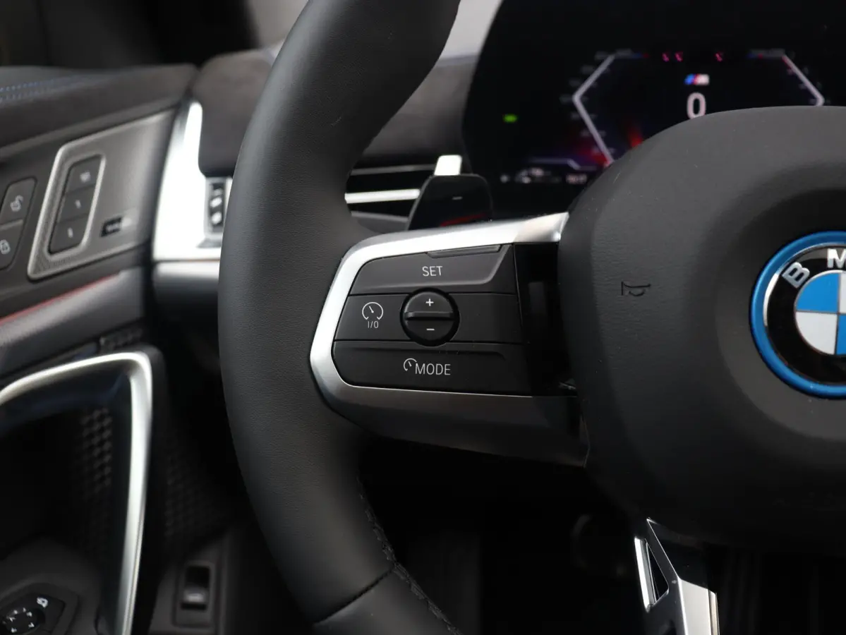 xDrive25e | M Sportpakket Pro | Panodak | Trekhaak | Head-Up | Driving Assistant Plus | Harman Kardon | Elektr. Stoelen | Parking Assistant Plus | Stuurwiel Verwamd | SOH 100% | 19'' LMV