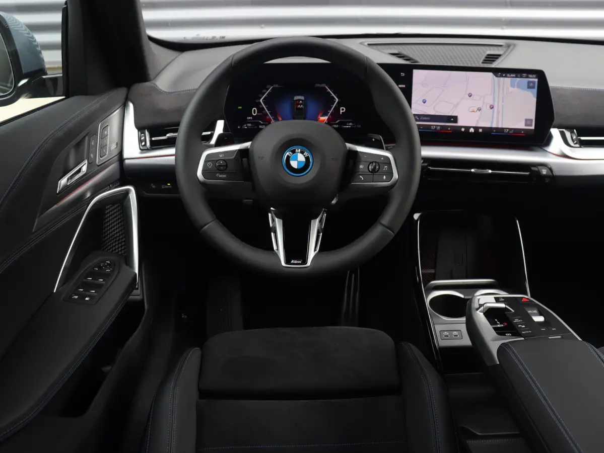 xDrive25e | M Sportpakket Pro | Panodak | Trekhaak | Head-Up | Driving Assistant Plus | Harman Kardon | Elektr. Stoelen | Parking Assistant Plus | Stuurwiel Verwamd | SOH 100% | 19'' LMV