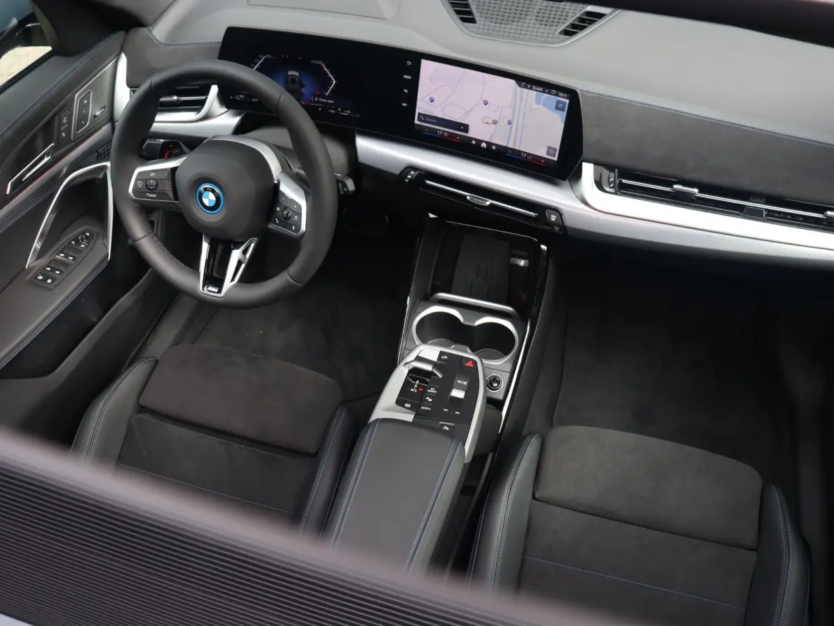 xDrive25e | M Sportpakket Pro | Panodak | Trekhaak | Head-Up | Driving Assistant Plus | Harman Kardon | Elektr. Stoelen | Parking Assistant Plus | Stuurwiel Verwamd | SOH 100% | 19'' LMV
