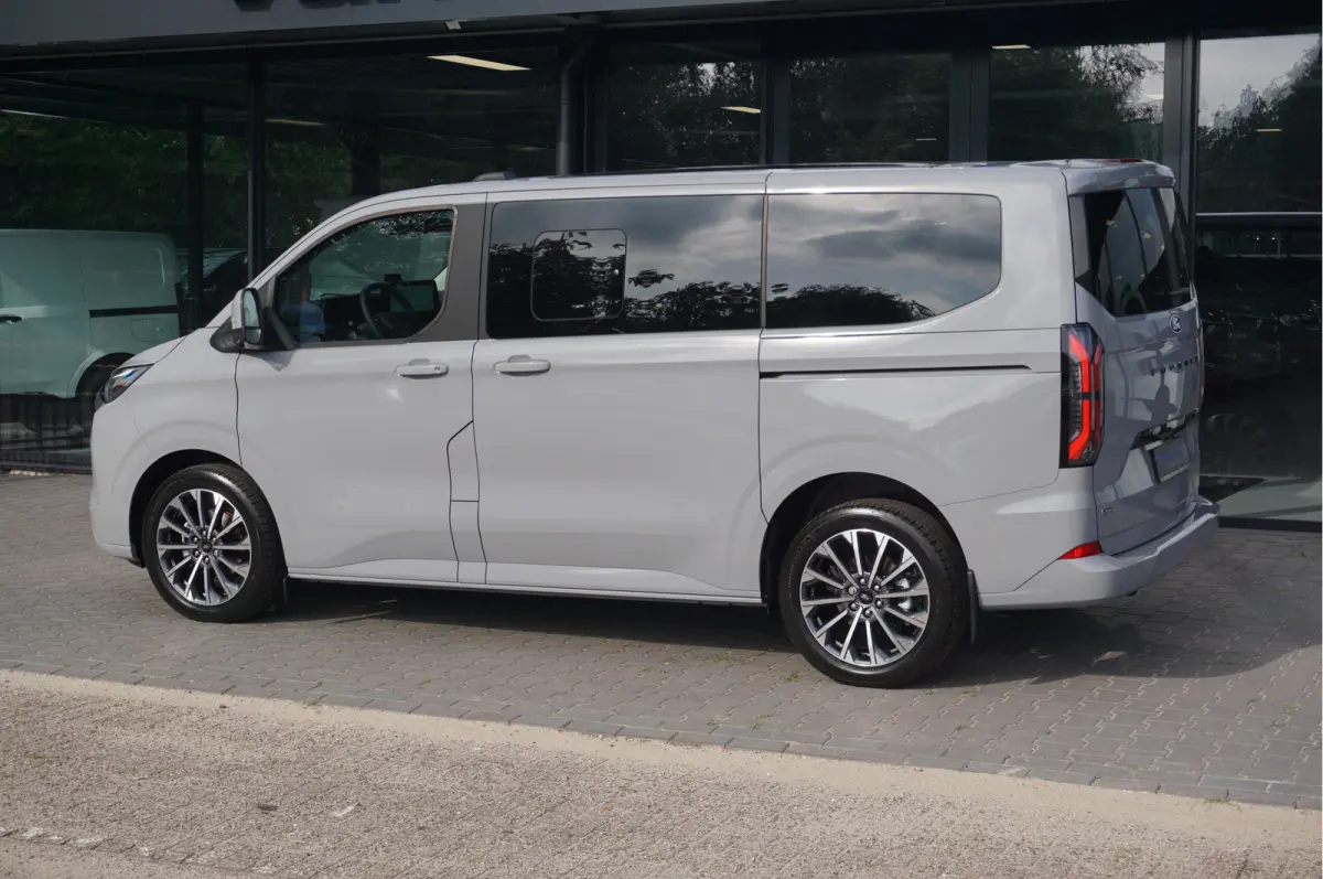 Tourneo 340S 2.5 PHEV 233PK Titanium X PRIJS INCL. BPM Leder, 19" LM, B&O, Pano, Elec. Schuifdeur, Trekhaak!! NR. TR0