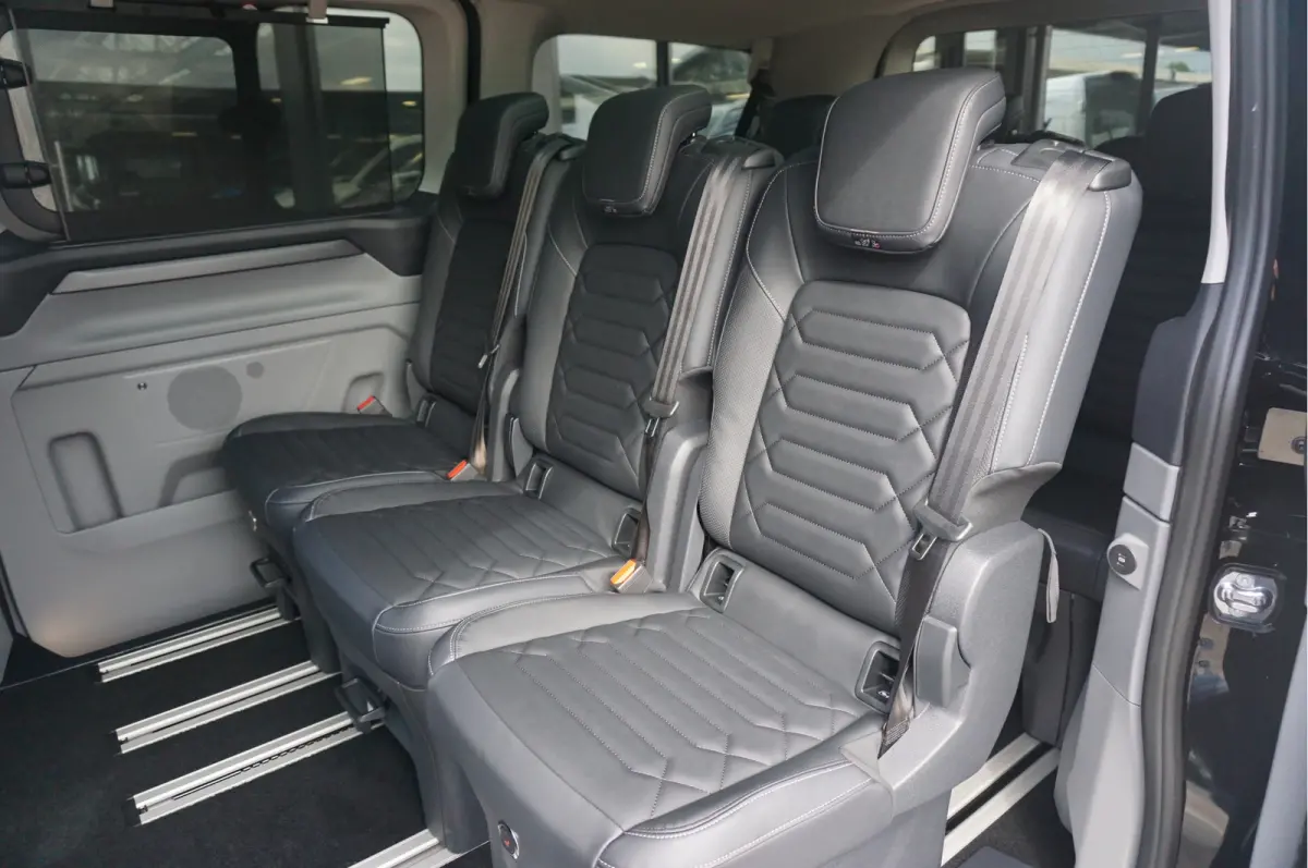 Tourneo 340S 2.5 PHEV 233PK Titanium X PRIJS INCL. BPM Leder, 19" LM, B&O, Pano, Elec. Schuifdeur, Trekhaak!! NR. TR0