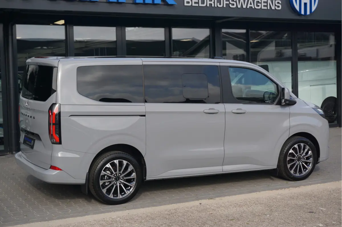 Tourneo 340S 2.5 PHEV 233PK Titanium X PRIJS INCL. BPM Leder, 19" LM, B&O, Pano, Elec. Schuifdeur, Trekhaak!! NR. TR0