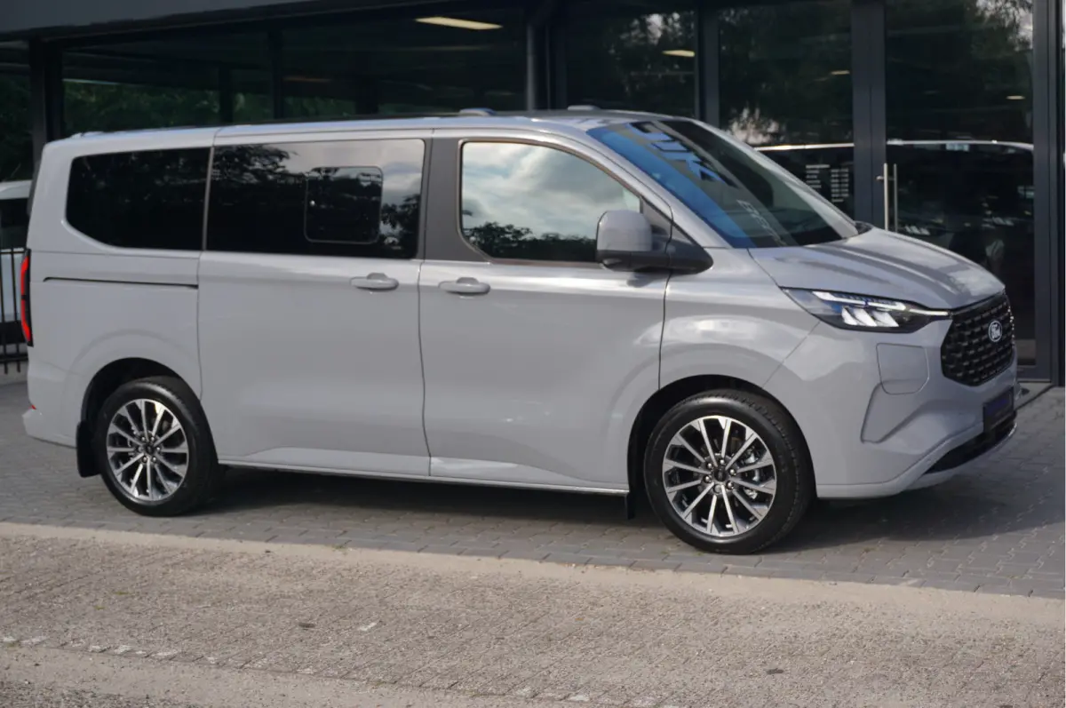 Tourneo 340S 2.5 PHEV 233PK Titanium X PRIJS INCL. BPM Leder, 19" LM, B&O, Pano, Elec. Schuifdeur, Trekhaak!! NR. TR0