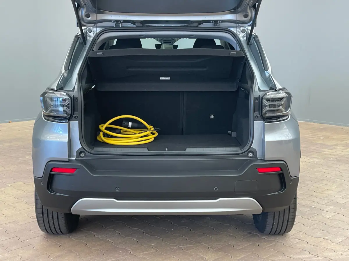 Summit 54 kWh 18"Lichtmetaal | Adaptive Cruise | Climate Controle | Keyless Start | Carplay | LED | Digitaal Dashboard | Achteruitrijcamera | Airco (automatisch) | Cruise control adaptief