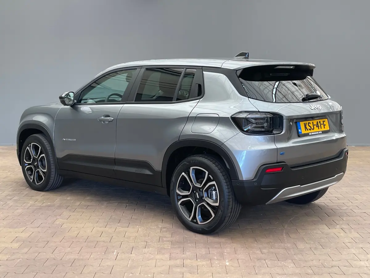 Summit 54 kWh 18"Lichtmetaal | Adaptive Cruise | Climate Controle | Keyless Start | Carplay | LED | Digitaal Dashboard | Achteruitrijcamera | Airco (automatisch) | Cruise control adaptief