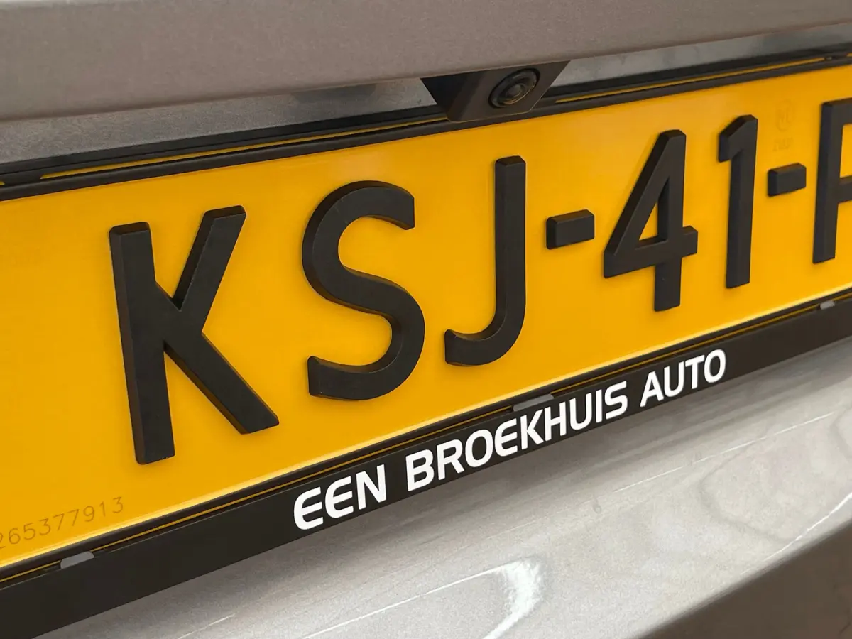 Summit 54 kWh 18"Lichtmetaal | Adaptive Cruise | Climate Controle | Keyless Start | Carplay | LED | Digitaal Dashboard | Achteruitrijcamera | Airco (automatisch) | Cruise control adaptief