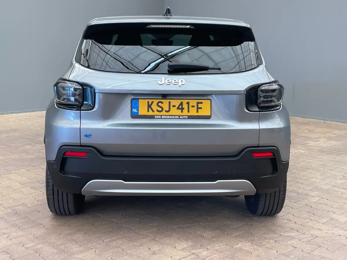 Summit 54 kWh 18"Lichtmetaal | Adaptive Cruise | Climate Controle | Keyless Start | Carplay | LED | Digitaal Dashboard | Achteruitrijcamera | Airco (automatisch) | Cruise control adaptief